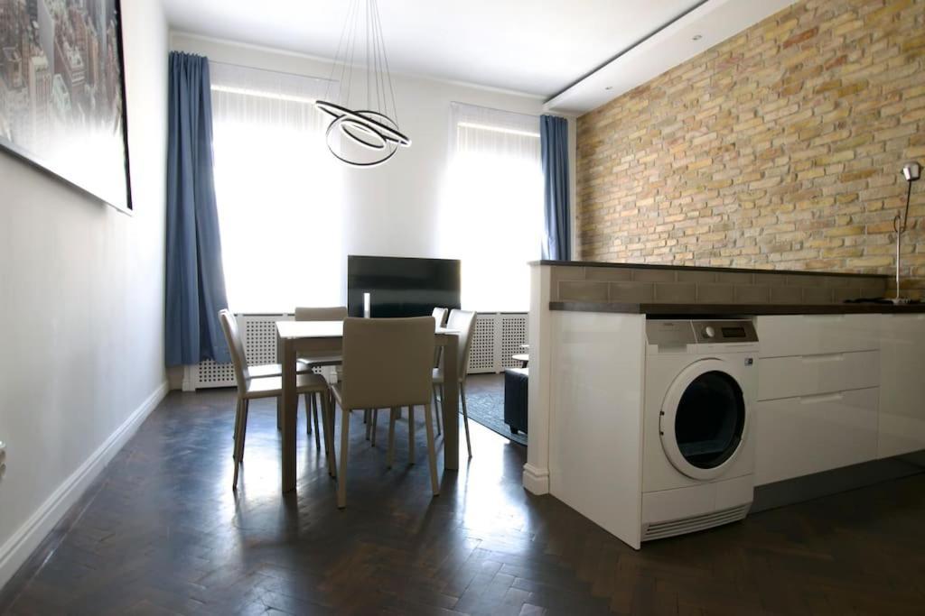 Premium Apartment By Hi5- Anker Apartment Budapest Exterior photo